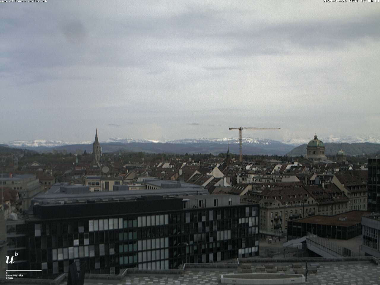 Bild der Webcam auf das Dach dem ExWi-Gebäude Richtung Süd am 17:00 Uhr